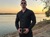 AdrianZuzz's webcam live show