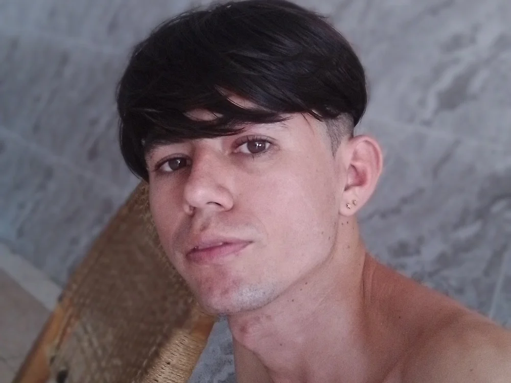 Luisfer27's Offline Chat Room