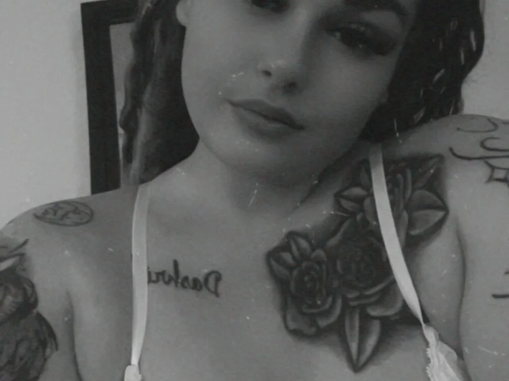 SnowlyLovelyB4U Adlı Modelin Çevrimdışı XXX Sohbeti