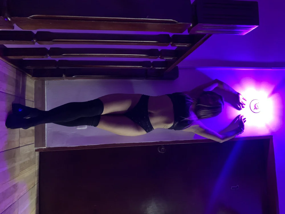 Ariana-Reina's Offline XXX Chat