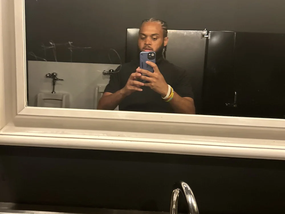 Fasalew33's Offline Chat Room