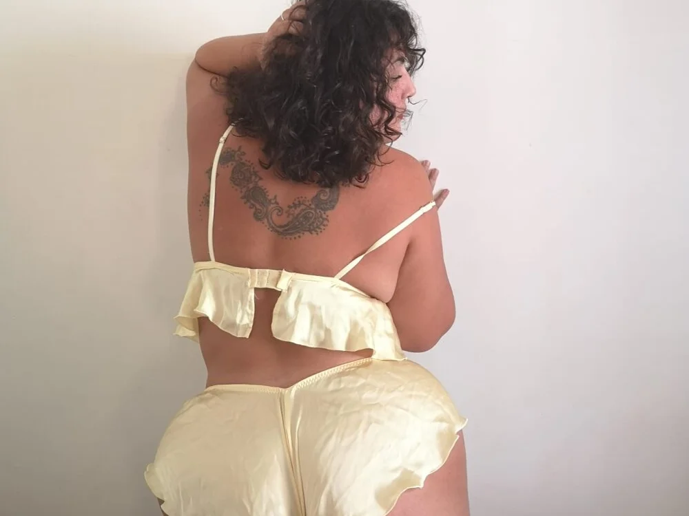 Salomee_bbw's Offline XXX Chat