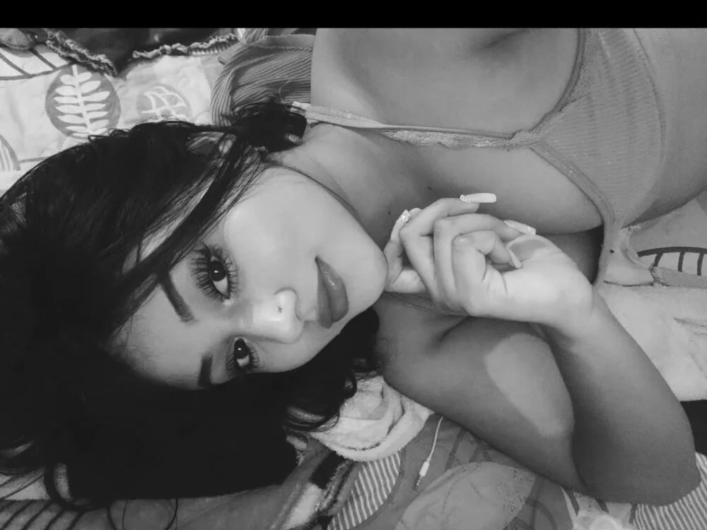 Analia18_'s Offline XXX Chat