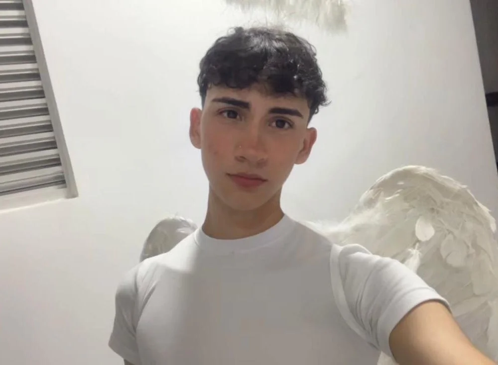 angel_cmlo Offline XXX Chat
