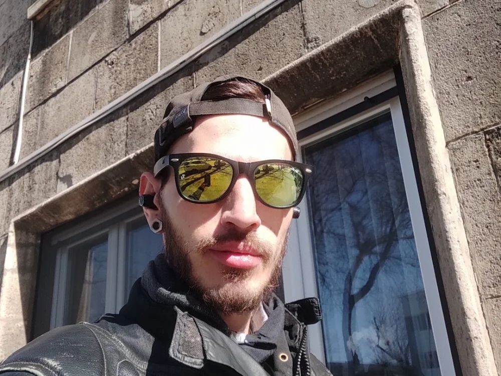 Thereaper1992 Offline XXX-chat