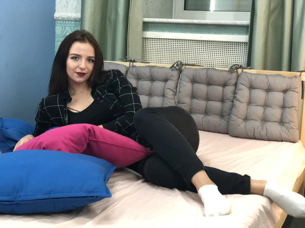 BarbieCruz's Offline Chat Room