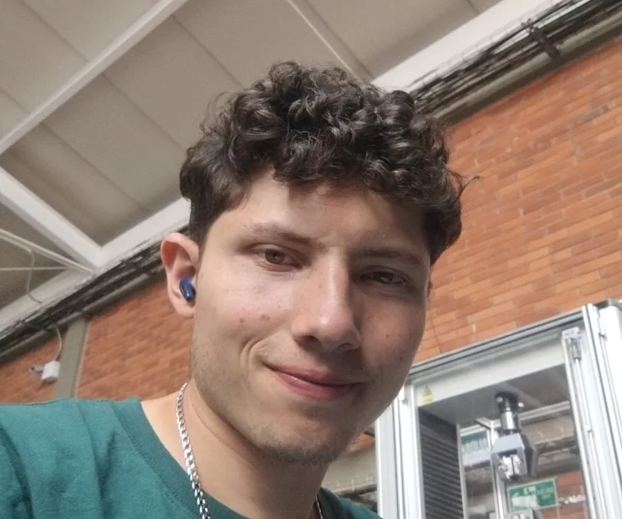 troyboltonfon's Offline Chat Room
