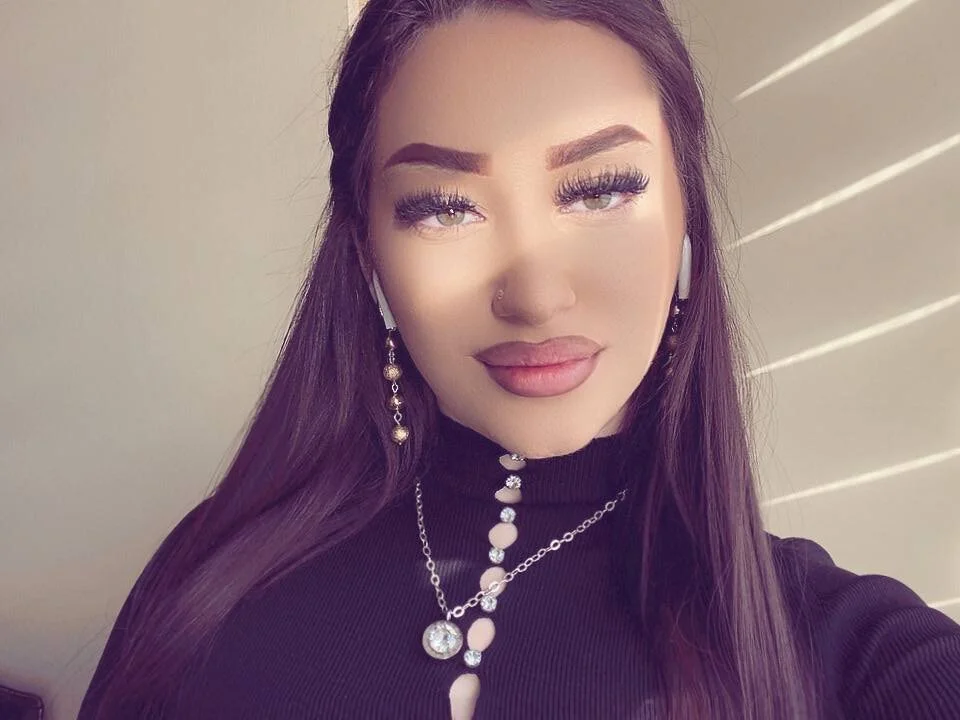 AnyaShy's Offline XXX Chat