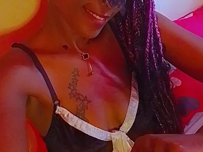 Pretie_zari Female Moderatelypricedcam2cam Online Cam Adult