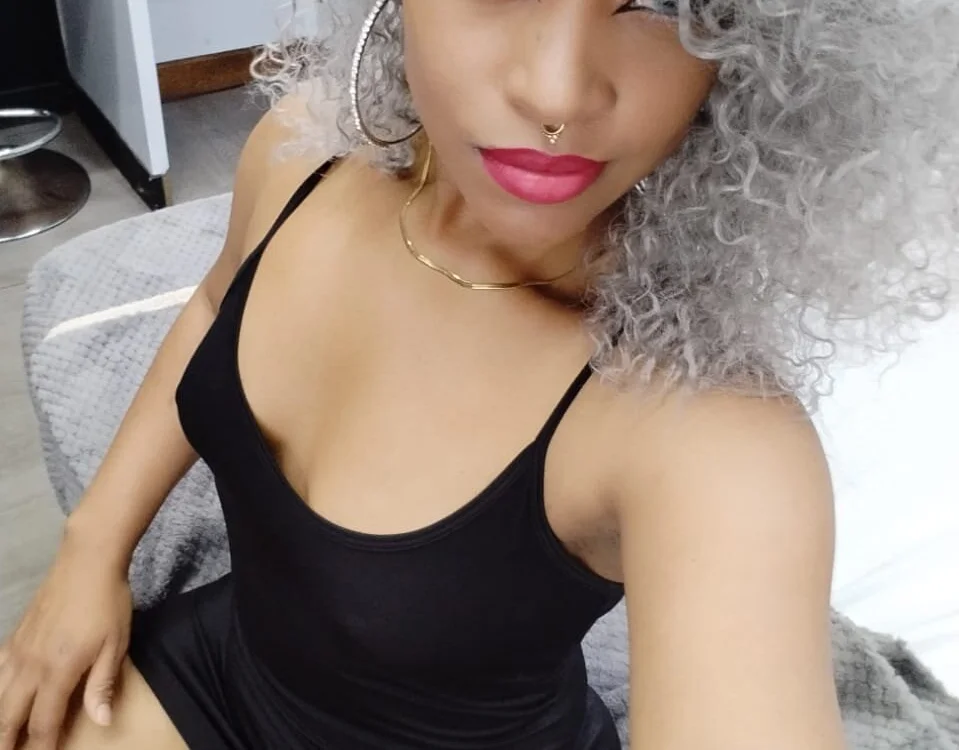 Chatroom XXX hors ligne de angel_dthroatt