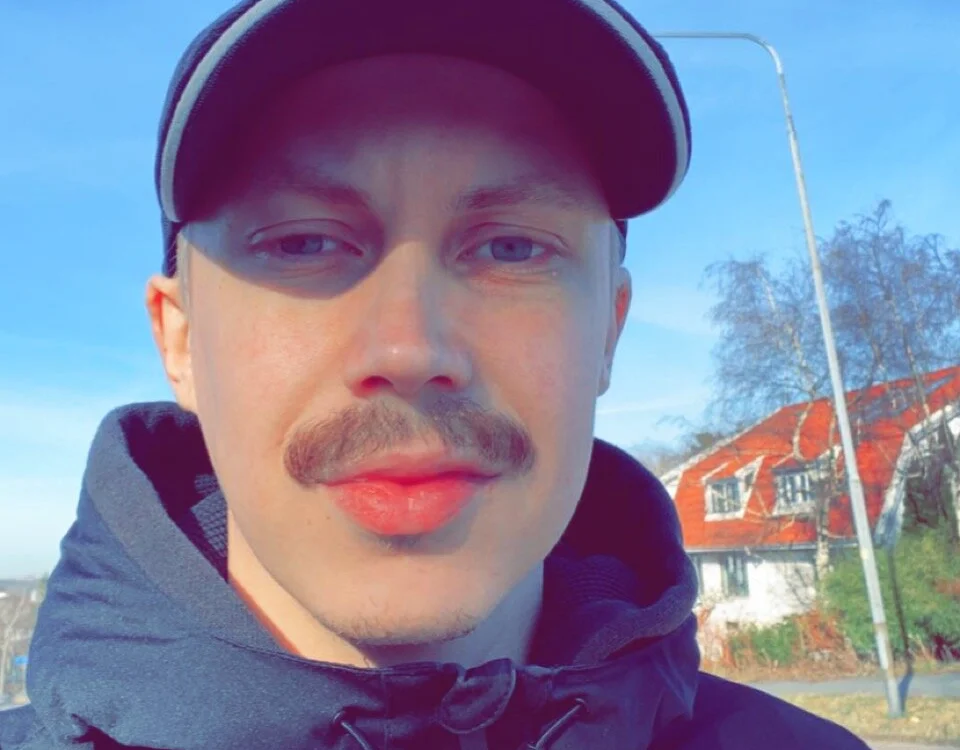WhiteCockMan98n Offline XXX chat