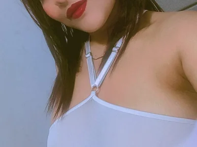KAROLMOON_TAY - Girl 