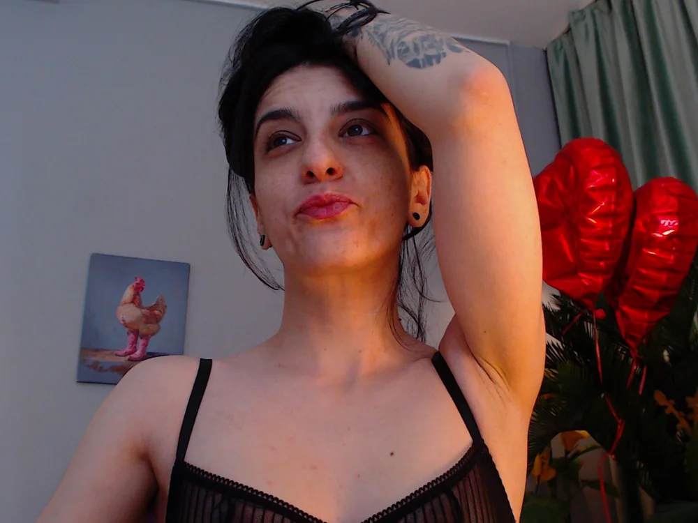 RedFlagXXX Adlı Modelin Çevrimdışı Sohbet Odası