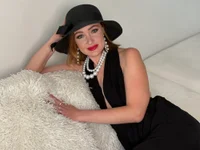 Model GoldenGoddess-