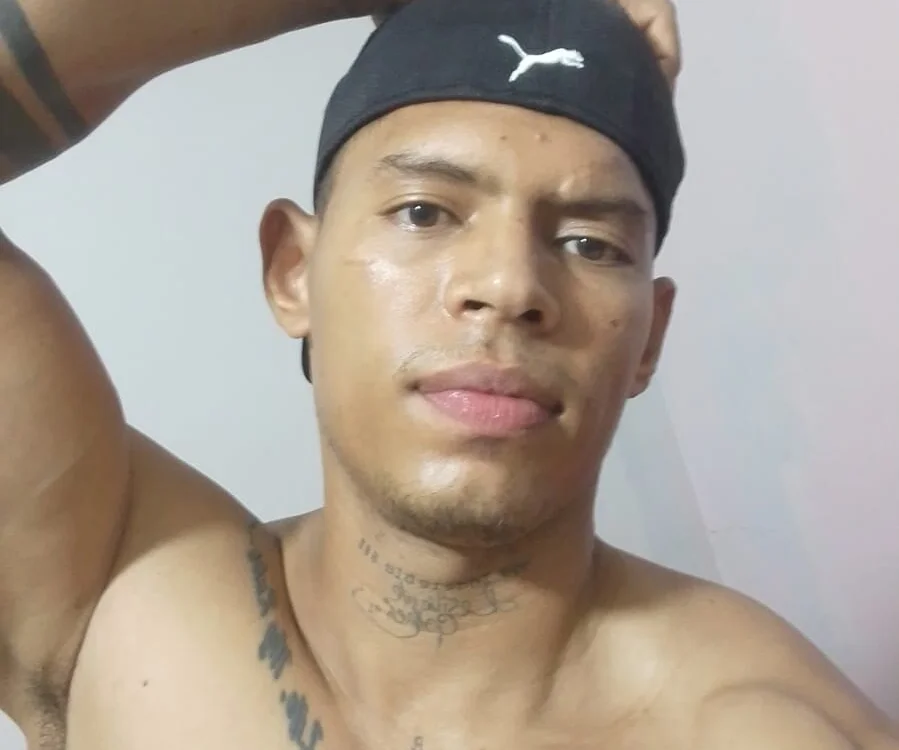 LatinoXXl23cm's most recent online preview