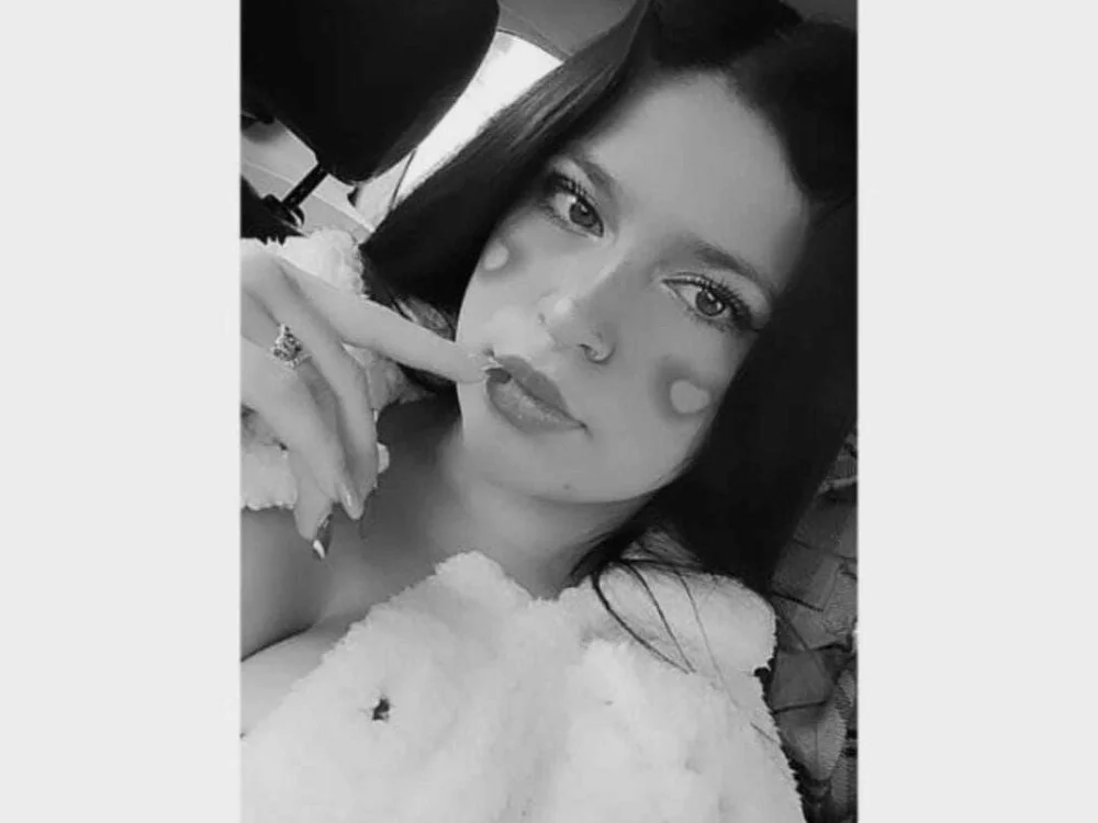 1emma_boobs offline XXX-chat