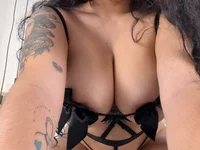 LyzzGuzman's webcam live show