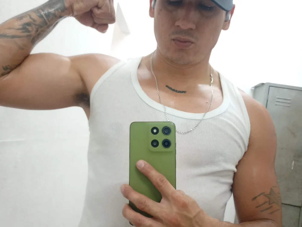 GerardoPia35689 Offline XXX-Chat