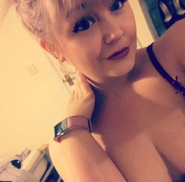 KatieEm Adlı Modelin Çevrimdışı Sohbet Odası