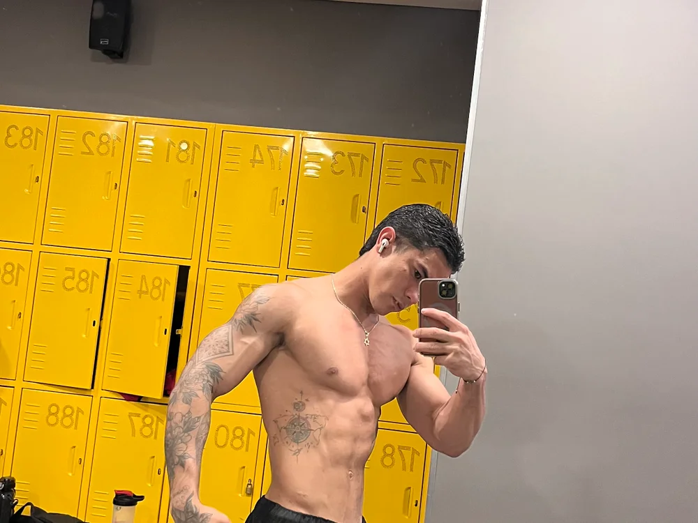 Noe_Blake offline XXX-chat