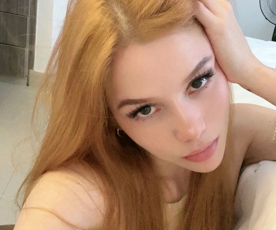 Alexandra-02 Chat XXX offline