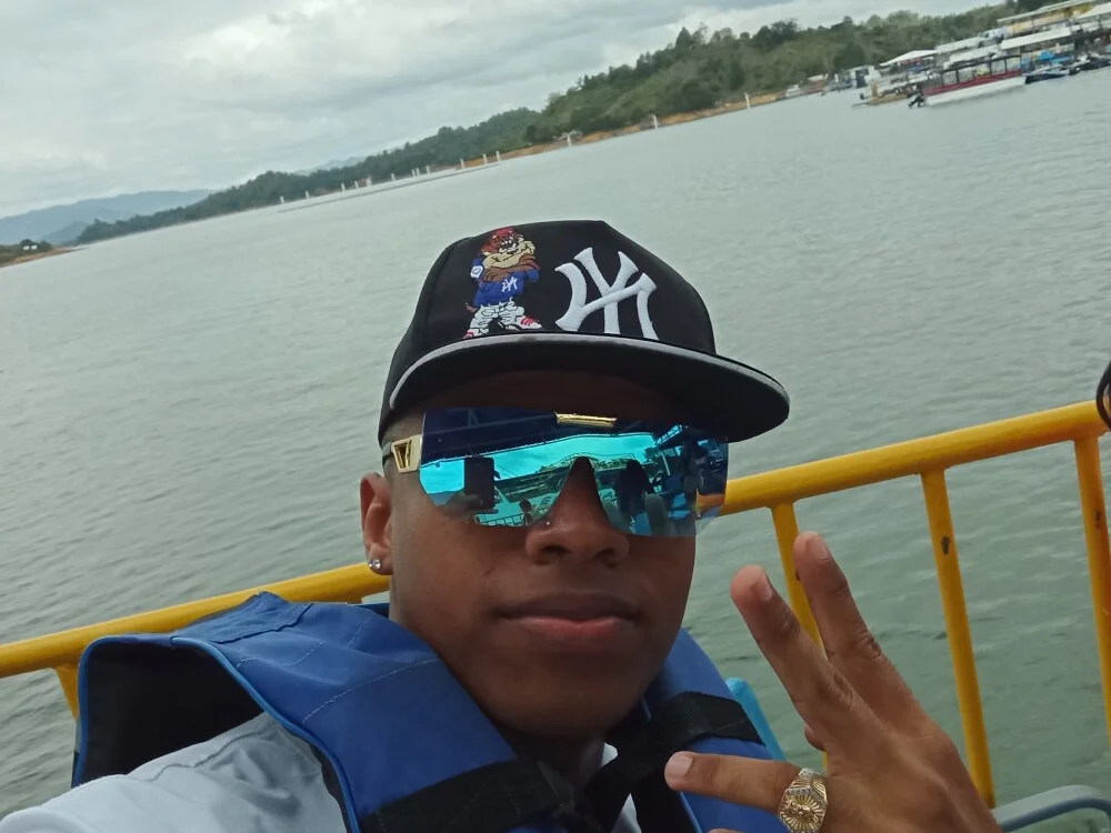 negrcolombiano 離線 XXX 聊天