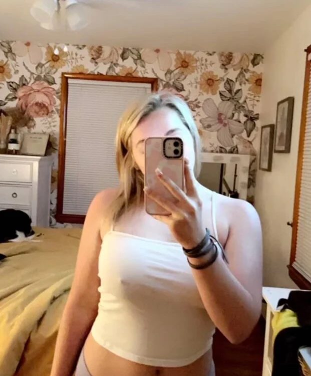 ava_rose1's Offline XXX Chat