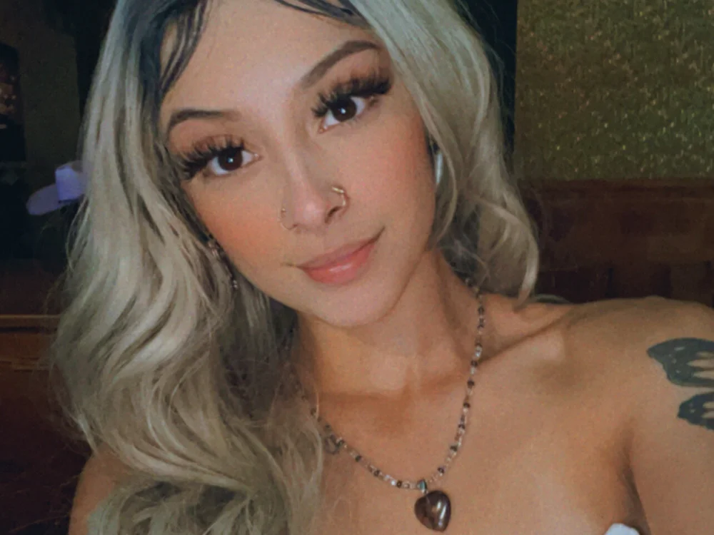 Azaleahunny's Offline Chat Room