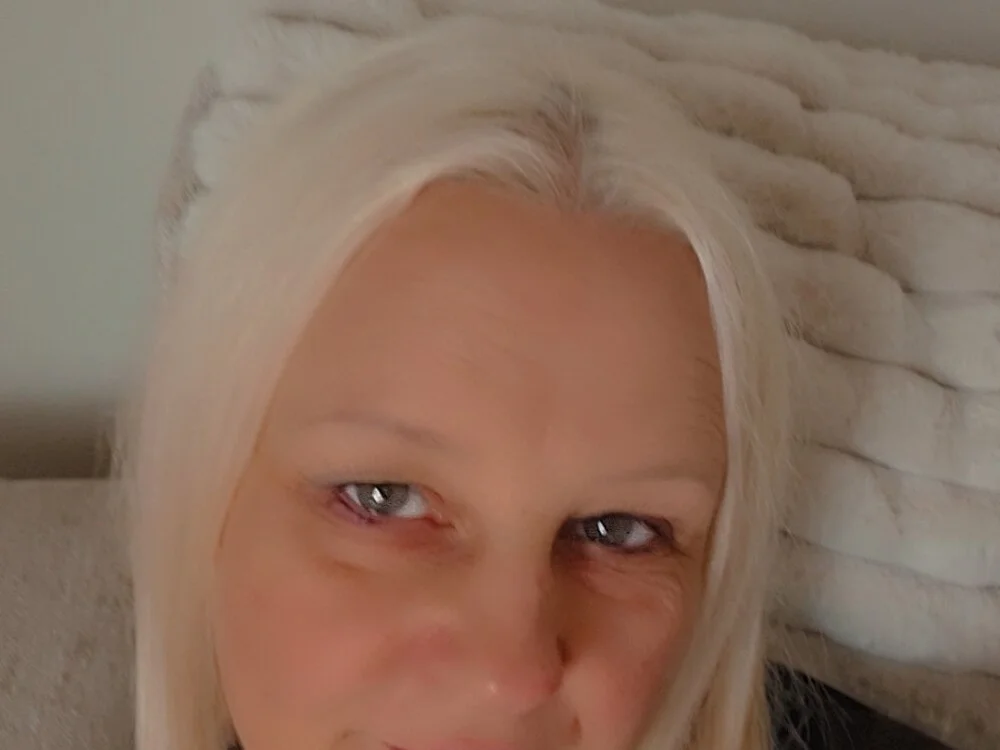 angelic7n Offline XXX chat