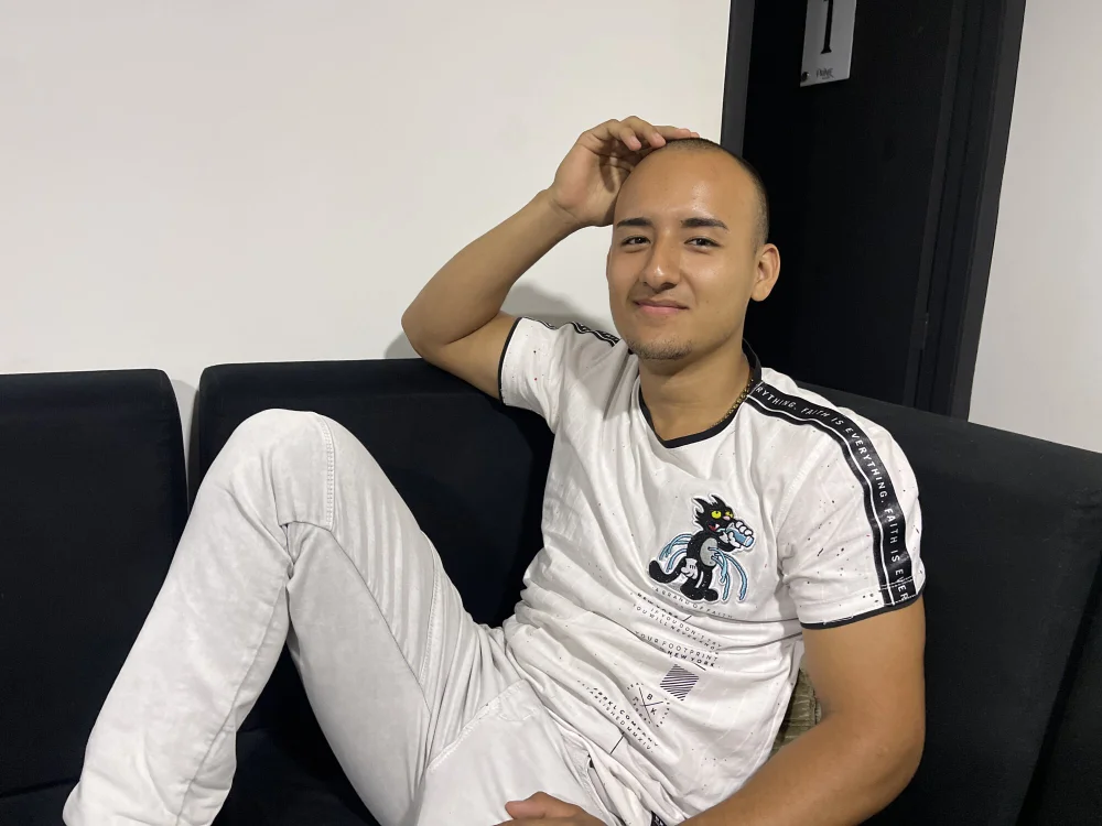 big_pinkyy's Offline Chat Room