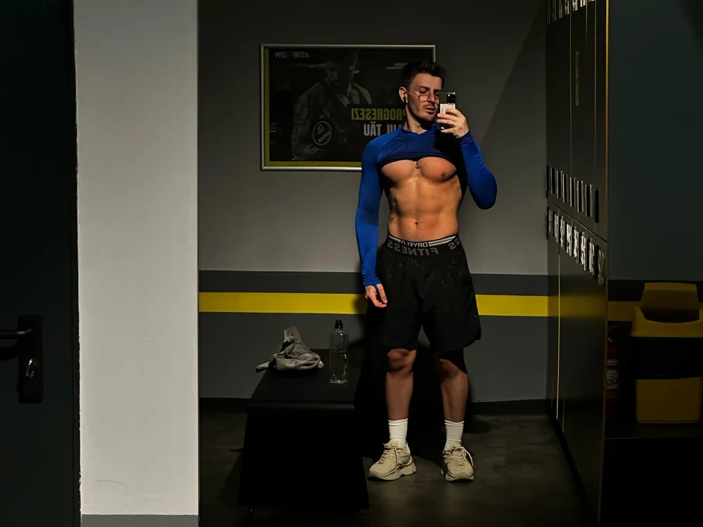 JulianDylan's Offline XXX Chat