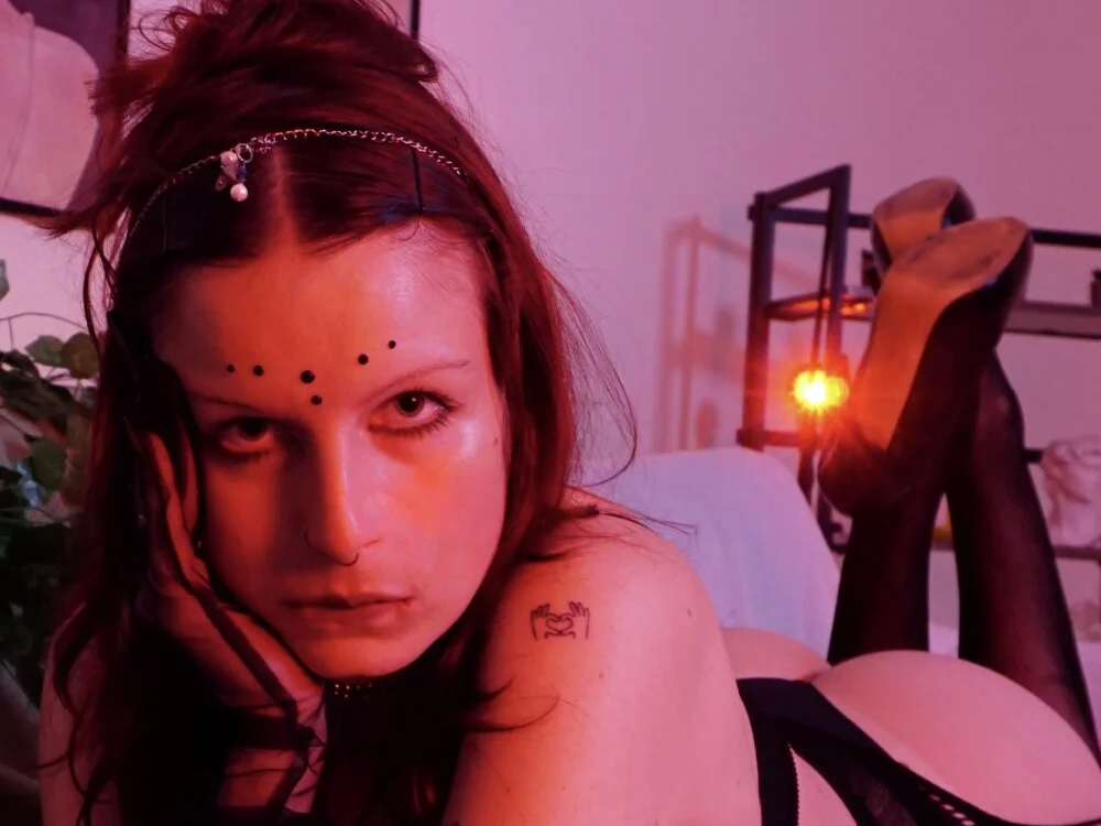 effie_mirelll Offline XXX Chat