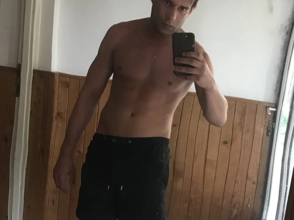 Mikelan00 Offline XXX-chat