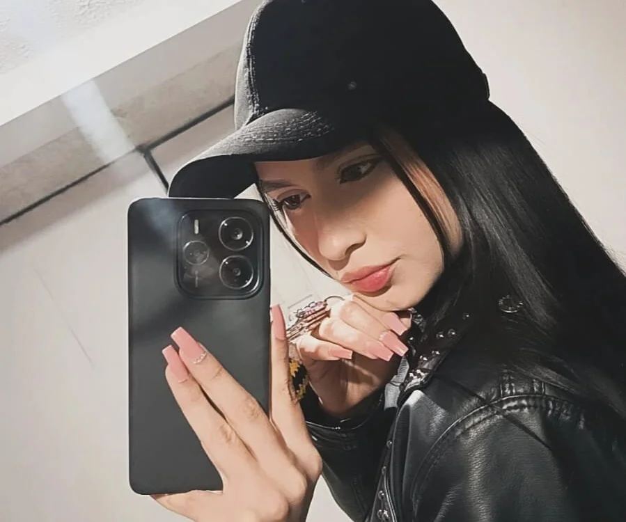 Loren_goldenn Offline XXX chat