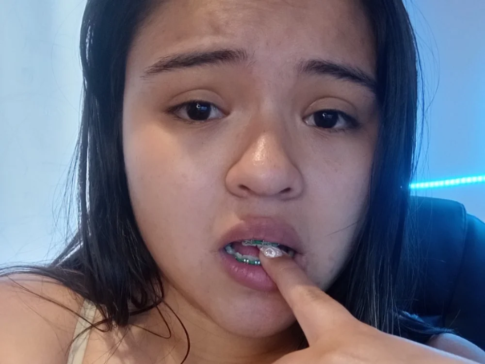 lizzie_c's Offline XXX Chat