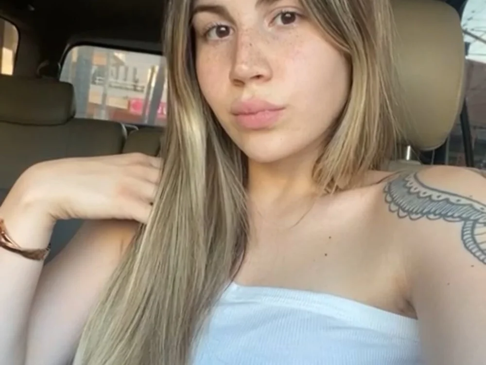 laraok's most recent online preview