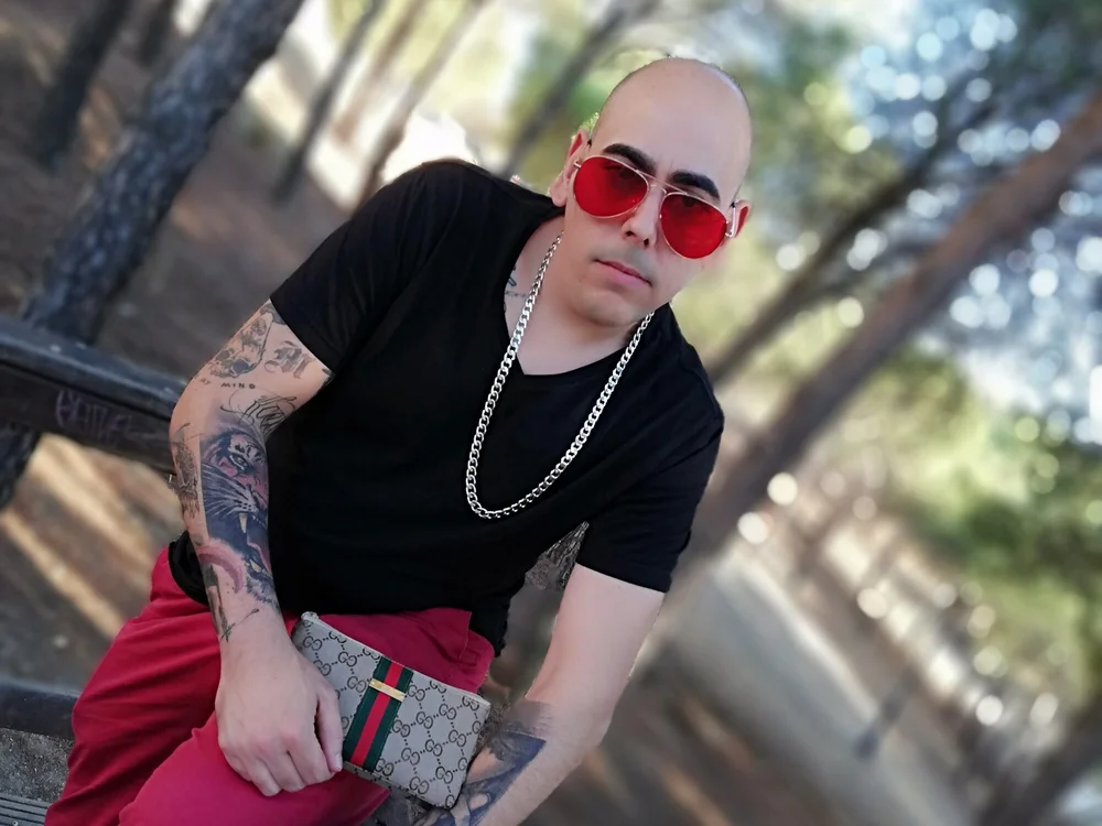 Chulo19e's Offline Chat Room