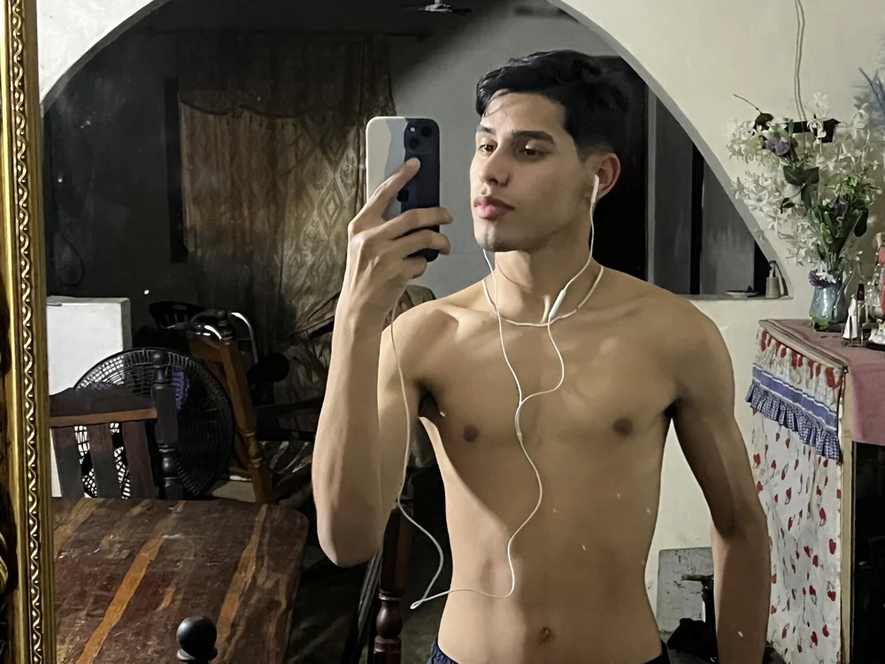 Handsome0ex Offline XXX-Chat