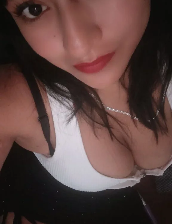 Angie696 Obrolan XXX Offline