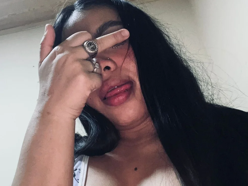 miaa_hot_ Offline XXX Chat