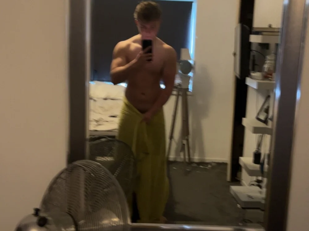 bigyoungman18's Offline Chat Room