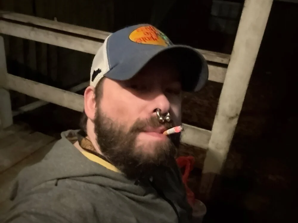 MarlboroSmokinMan's Offline XXX Chat