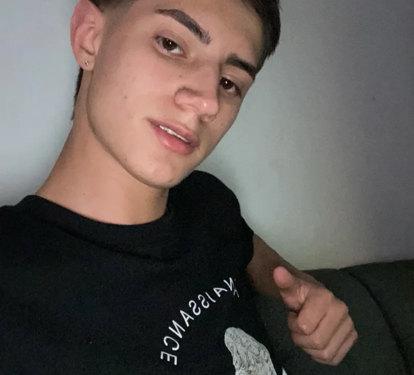Alejo_3331's Offline XXX Chat