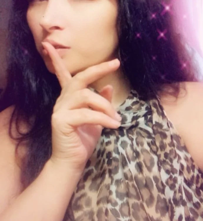 IsabellaBoobs' Offline Chat Room