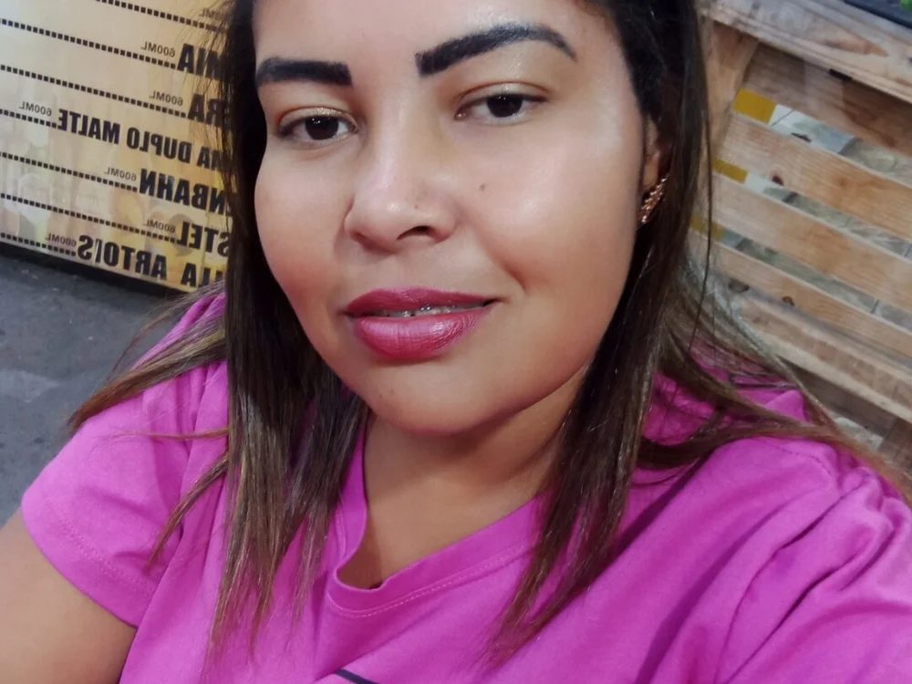 Morenasafada000's Offline Chat Room