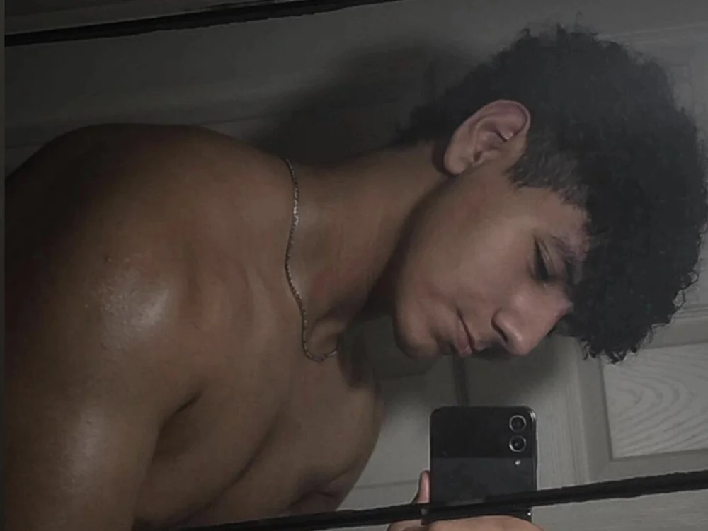 Neymar1671's Offline XXX Chat