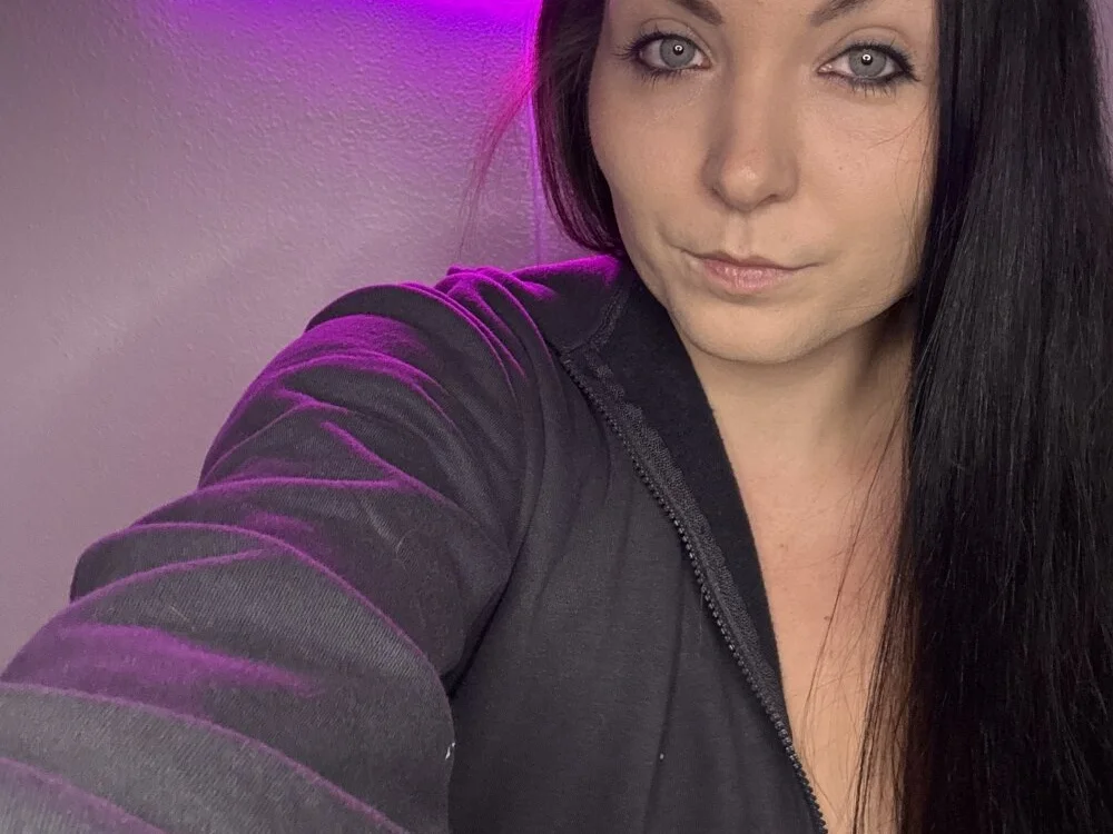 InkedCurly_L's Offline XXX Chat