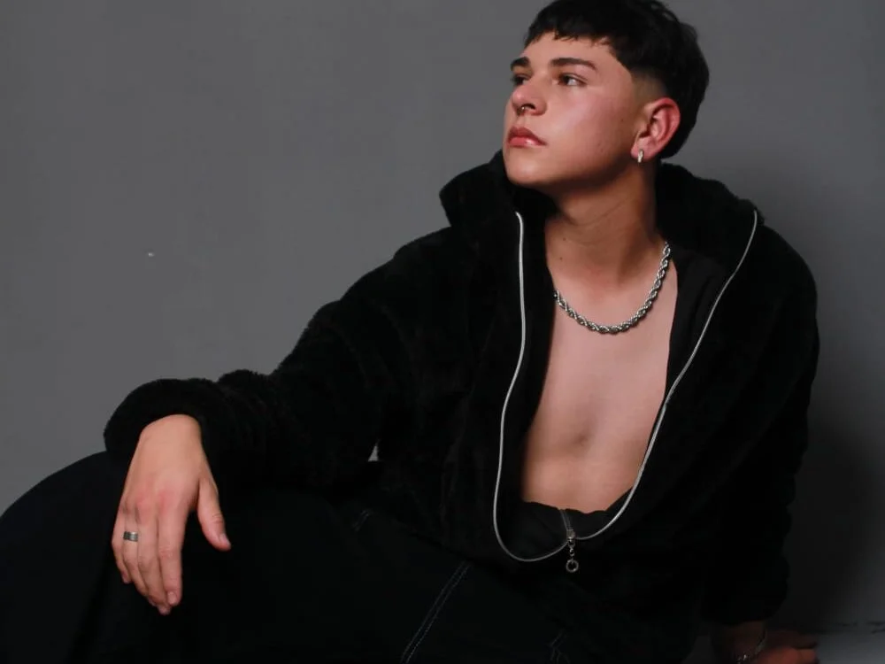 Offline XXX chat modela Luke_Howland