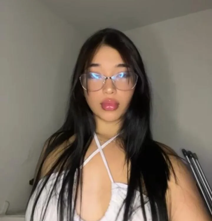 Baby_Rossel offline chatrum