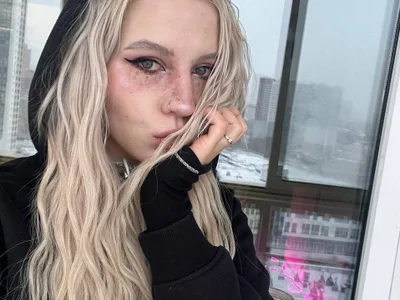 SimonaKaroly on StripChat